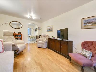 Property image 4 of home to buy in Andrew Close, Shenley